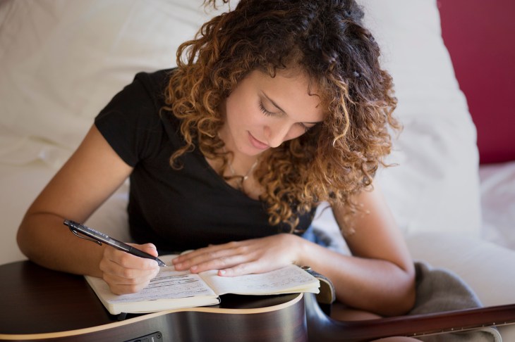 Writing songs on back of guitar 8a